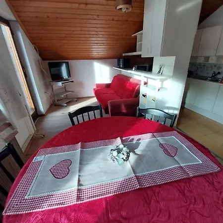 Apartment Apartma 27 *