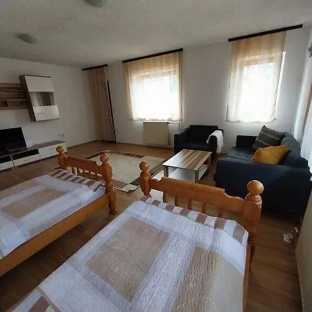 Apartma 27 דירה