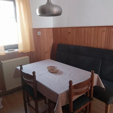 Apartma 27 דירה *