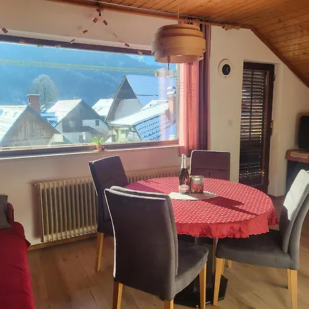 Apartma 27 *